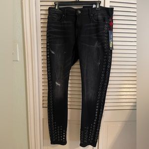 Womens True Religion Jeans
Mid Rise Super Skinny
Size 32 
New With Tags